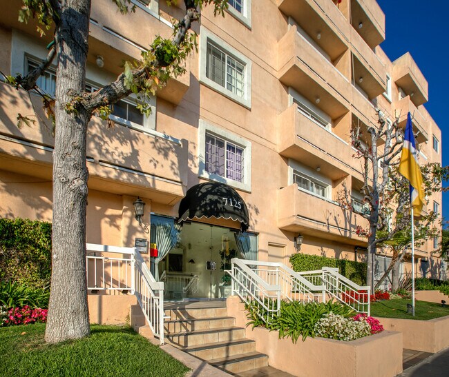 Photo - Sunset Detroit Plaza