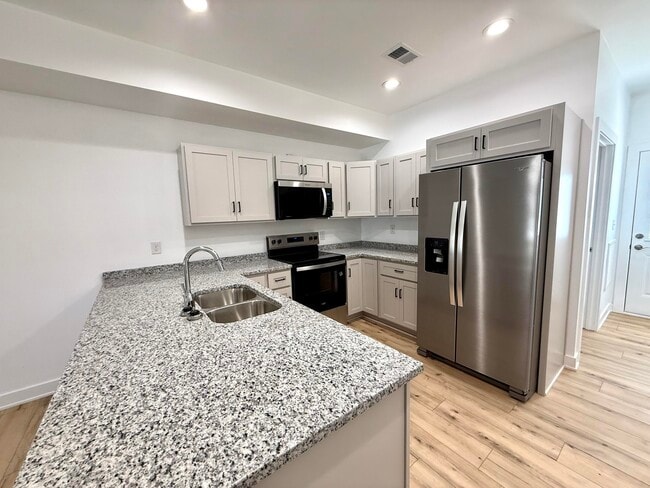 Photo - 703 E Mt Vernon St