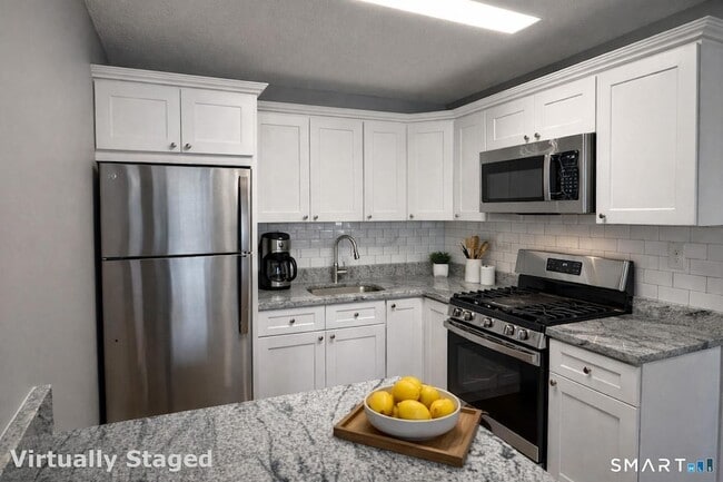 Building Photo - 1168 Main St Unit B2