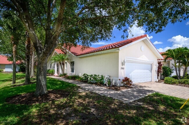 Building Photo - IMMACULATE TURNKEY FURNISHED- NEAR TWIN IS... Rental