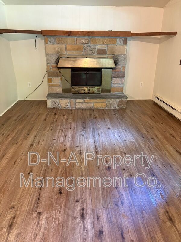 Photo - 1513 Locust Ln