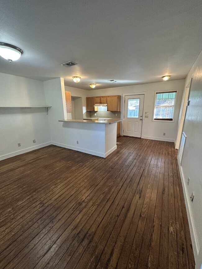 Photo - 1206 E Alamo St