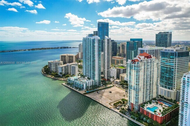 Building Photo - 1155 Brickell Bay Dr Unit 2007