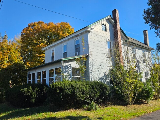 Photo - 2215 N Main St