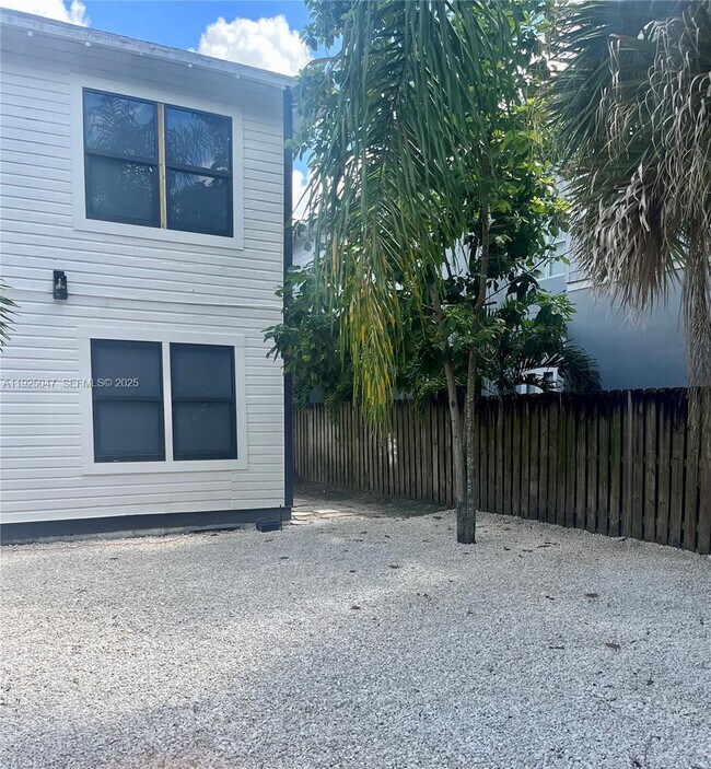 Photo - 842 Himmarshee St Unidad 2