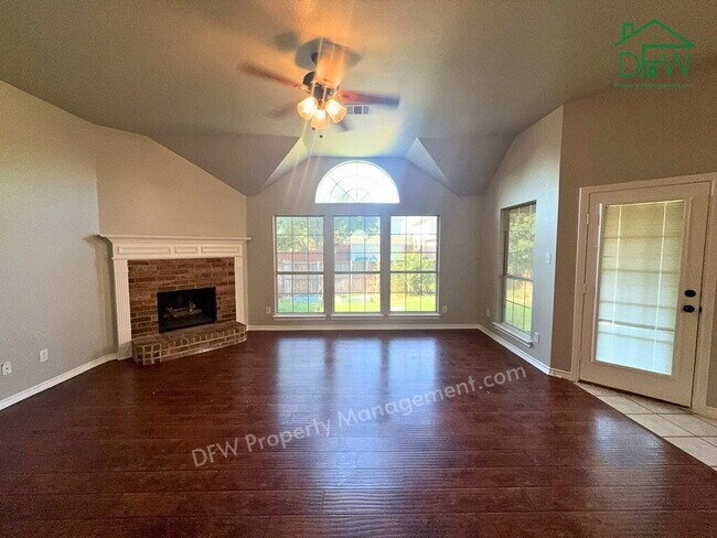 Photo - Spacious DeSoto 4-Bed - Fenced Yard, Fireplace, 2-Car Garage