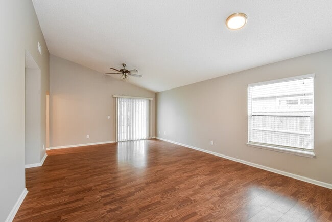 Photo - 1976 Hunters Trace Cir