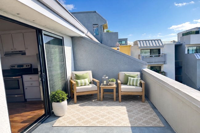 Photo - BEAUTIFUL TOP FLOOR  1 BED 1 BATH CONDO W/RESORT FACILITIES! +STORAGE Unit 336