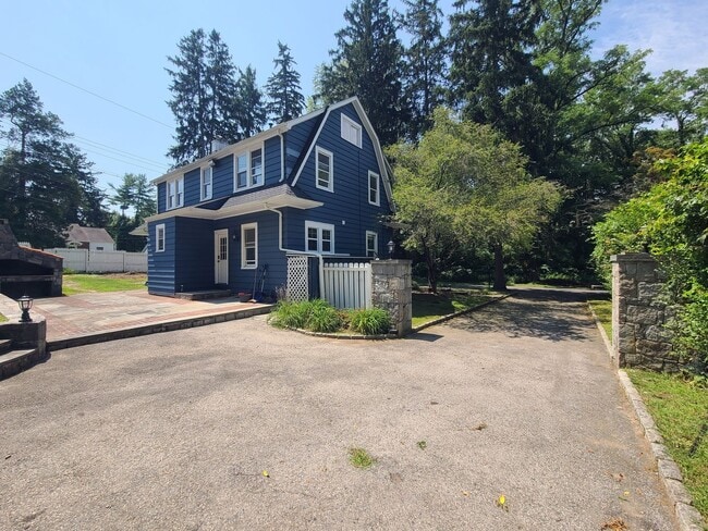 2 Beach Rd