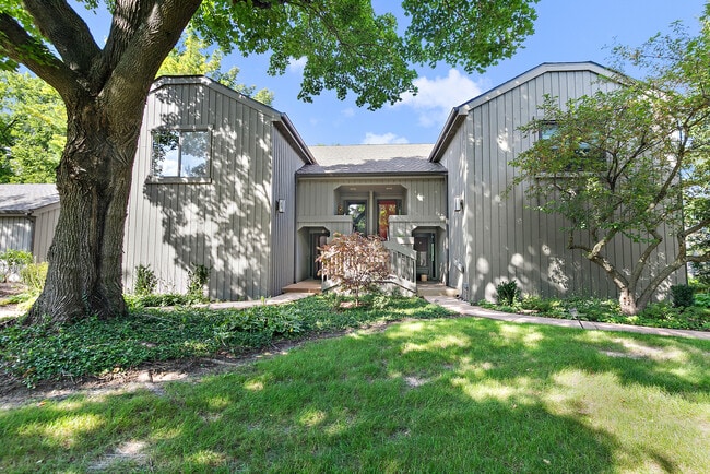 Building Photo - 25 N Shoreline Rd Unit B