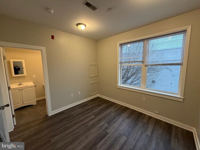 Building Photo - 1535 Cecil B. Moore Ave Unit B