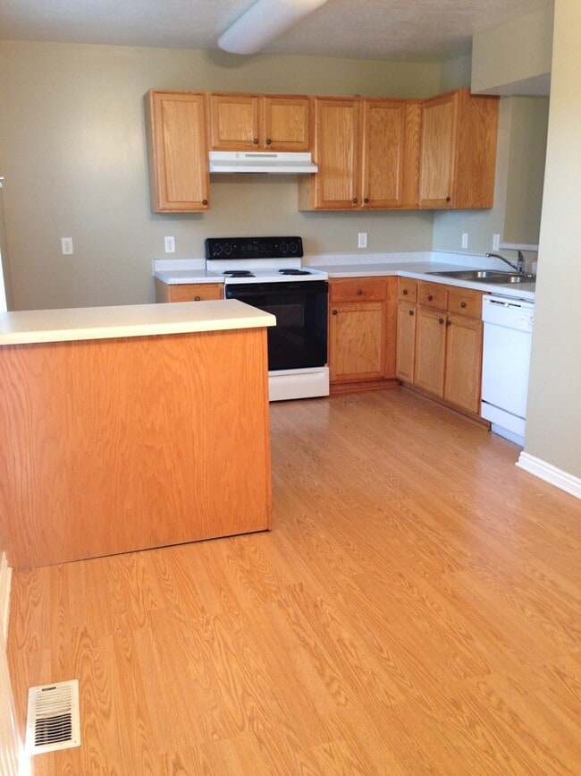 Photo - Gorgeous 3 Bed 2 Bath Townhome in Murray is a must see!!