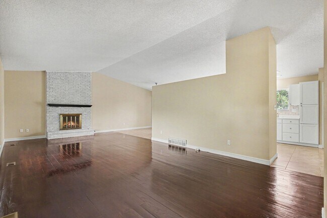 Photo - 2720 Northridge Dr