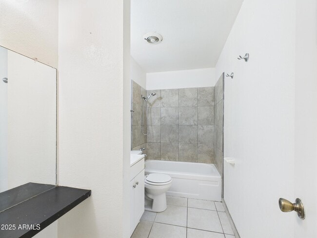 Photo - 3027 N 37th St Unit Apt 5