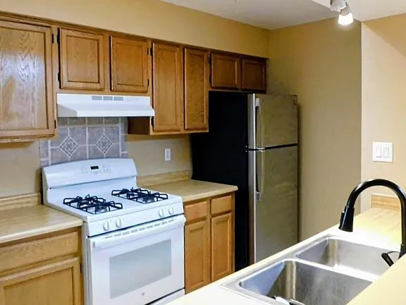 Photo - 1655 Greenview Way NE