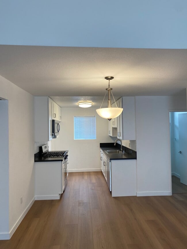Photo - 11225 La Maida St Unit 4