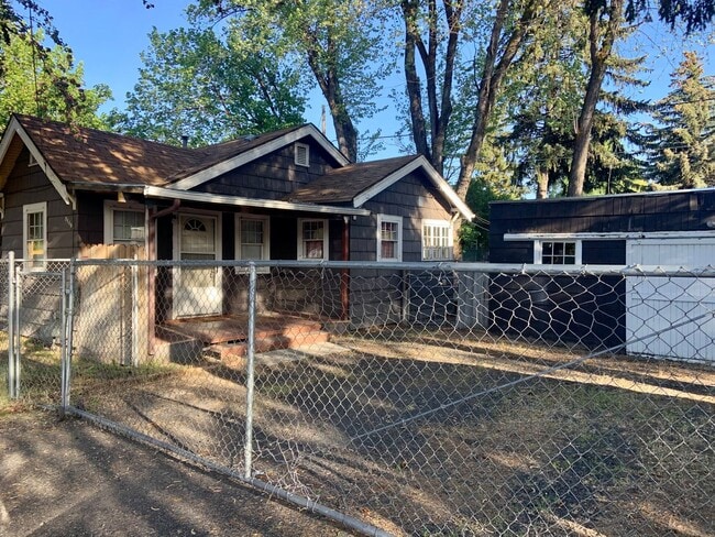 Photo - Charming 2bdrm 1 bath house with garage and fenced yard
