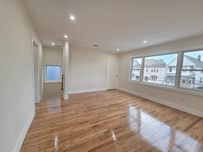 Photo - 120 W 44th St Unit 2