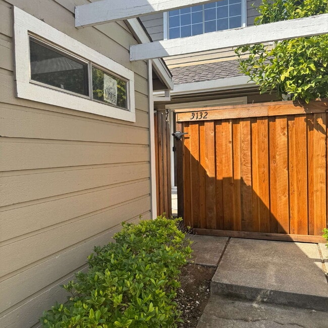 Building Photo - Stonegate living Rental