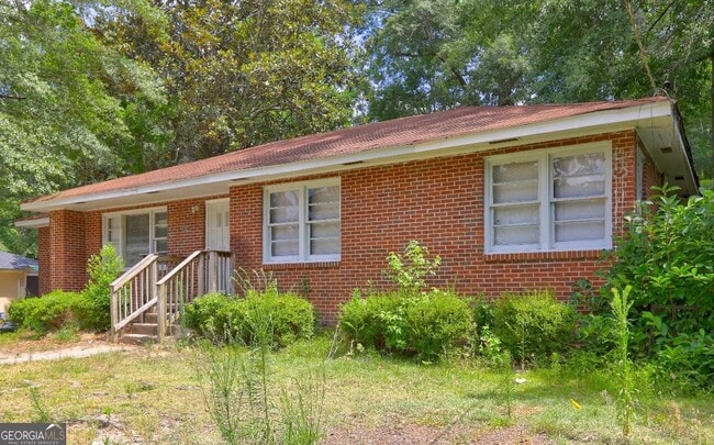 Building Photo - 2006 Pine Hill Dr