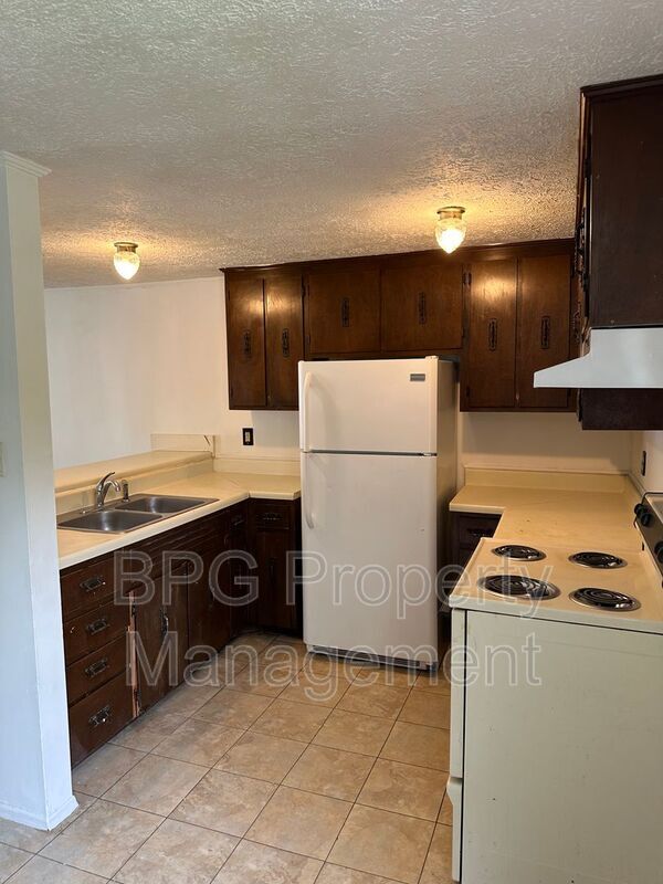 Photo - 123 Circle Dr