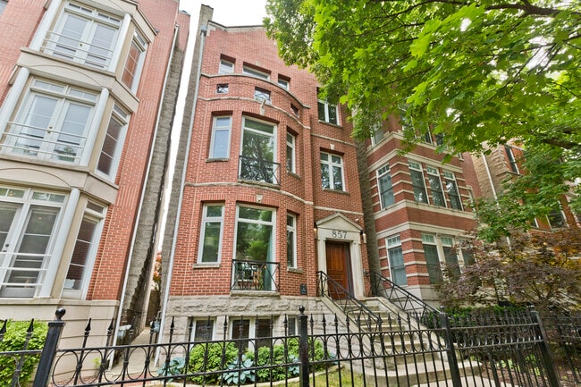 Building Photo - 857 W Wrightwood Ave Unit 1