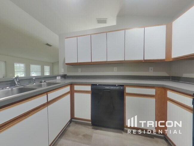 Photo - 308 116th St E