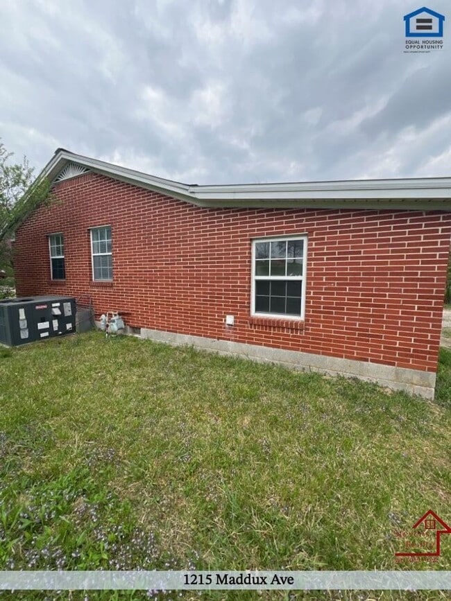Photo - 1215 Maddux Ave