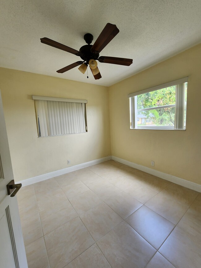 Photo - 340 NW 4th Ave