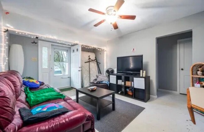 Photo - 3 bedroom 1 bath Student Rental