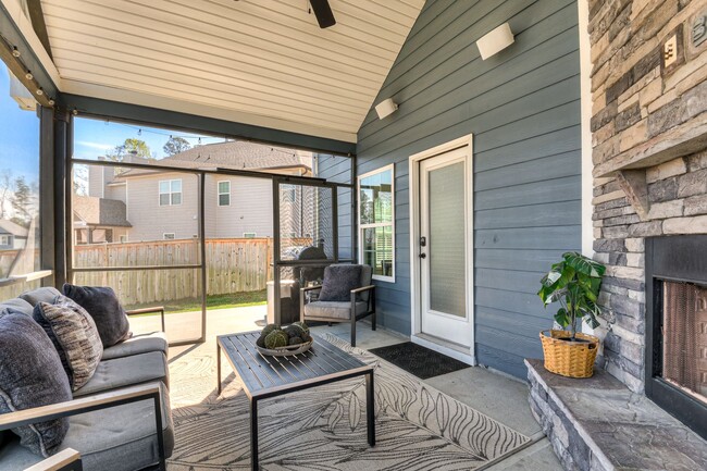 Photo - Two Story home in Quaker Knoll! Ready now !
