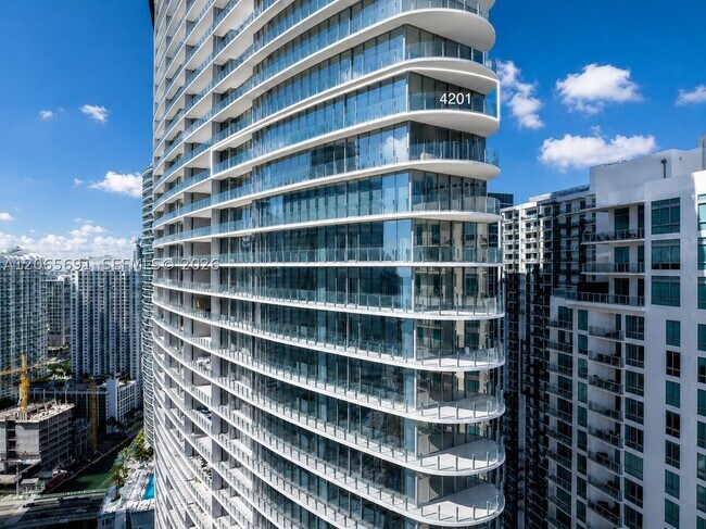 Building Photo - 300 Biscayne Blvd Unit 4201E
