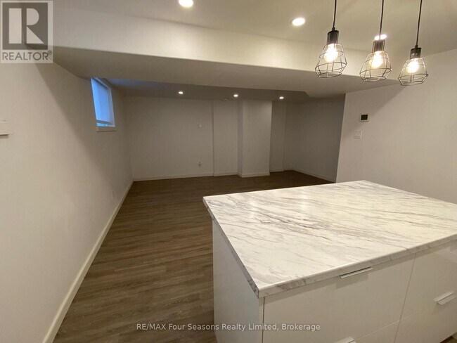 Photo - 40 59th St S