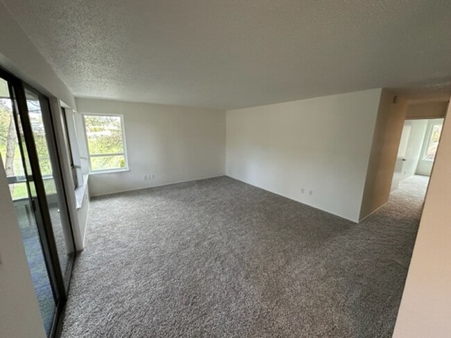Photo - Large Open And Bright 2bd 1.75 Bath Condo in Shoreline!
