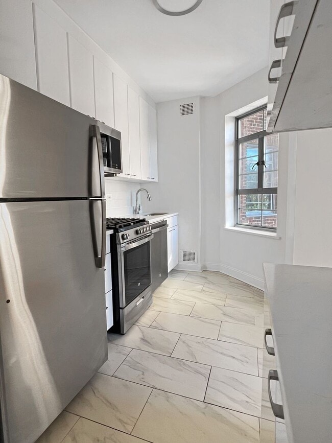 Photo - The Leslie — A Private Garden Enclave for the Modern New Yorker Unit 43W