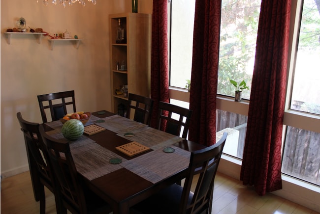 Comedor - 803 Kingfisher Ter