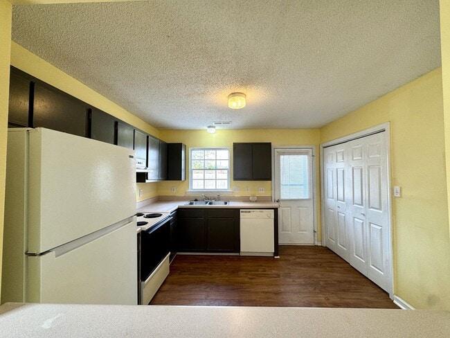 Photo - Adorable 2BR/2 Bath Duplex!