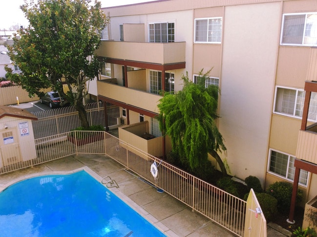 Sequoia Grove Apartments