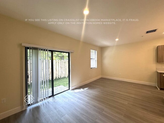 Photo - 10437 NW 82nd St