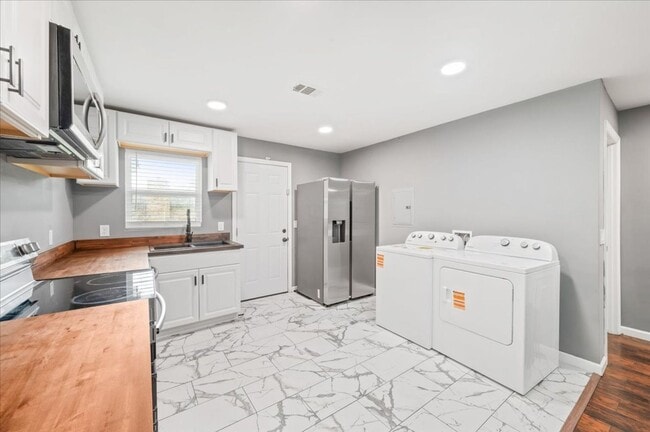 Photo - Move-In Special: $300 Off First Month if You Move on or before Feb 28, 2026!