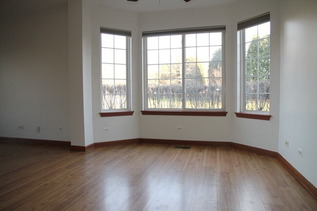 Photo - 694 Lincoln Station Dr