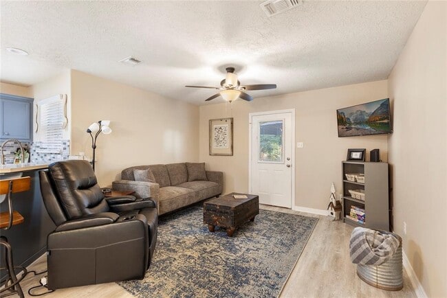 Photo - 207 Foster St