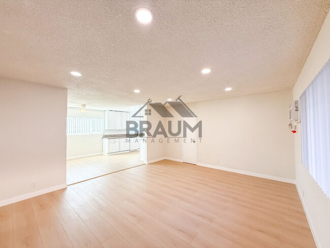 Photo - 13129 Oxnard St Unidad 4