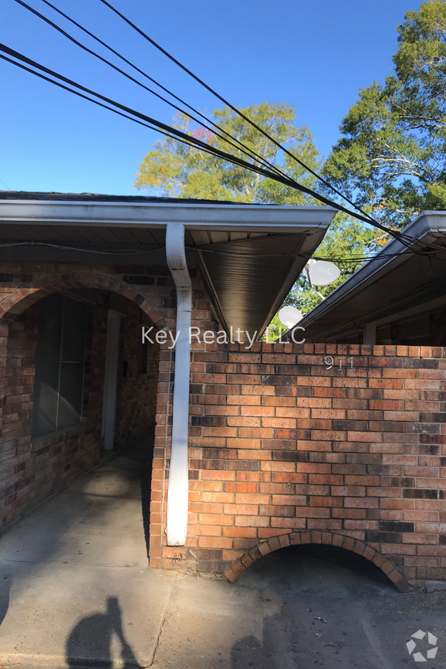 Building Photo - ****913- D   College Drive - Pineville Rental