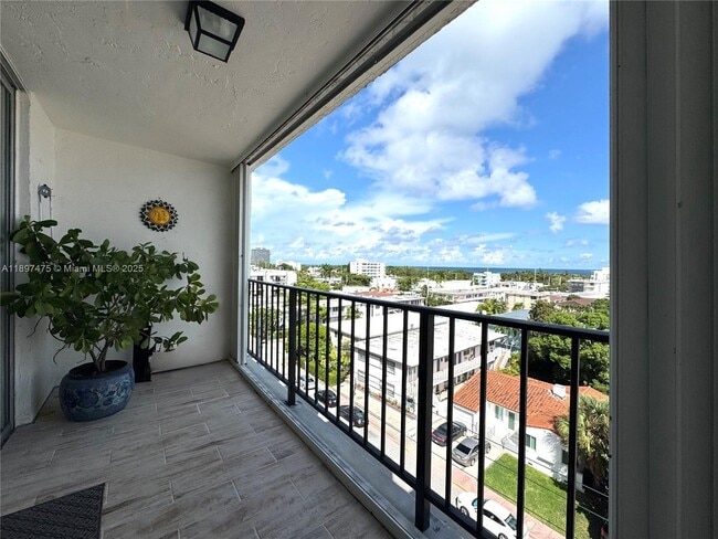 Photo - 7850 Byron Ave Unidad 702