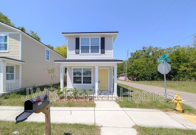 Photo - 2342 N Davis St