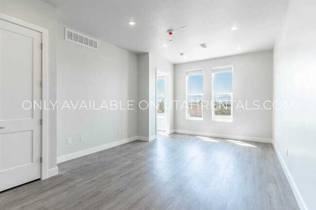 Photo - 7555 S Main St Unidad 207