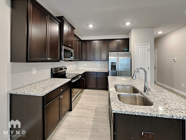 Photo - 5097 Lower Elm St