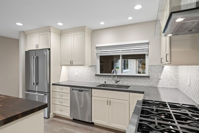 Photo - 692 Pomeroy Ave