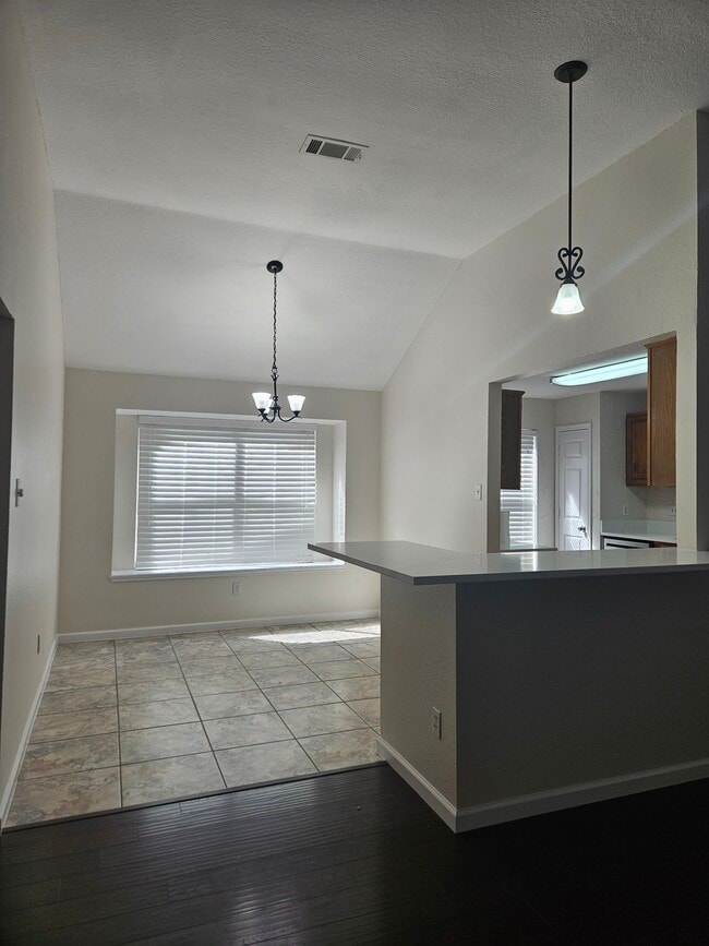 Dining room - 580 Parkway Blvd